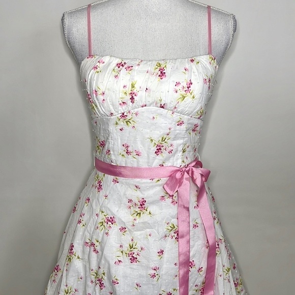 90s Vintage Floral Milkmaid Dress - Picture 3 of 9